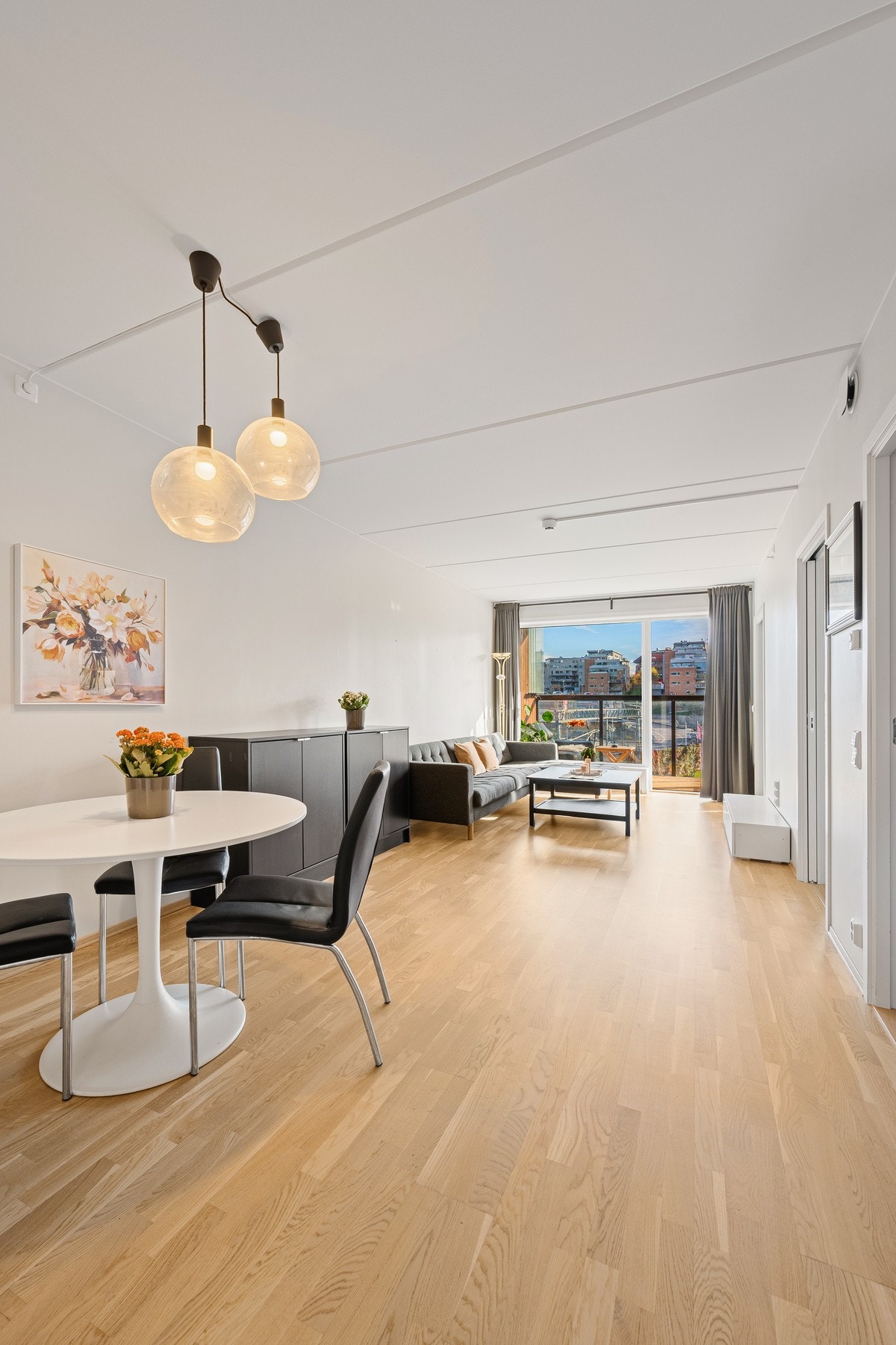 Lys og meget tiltalende leilighet med moderne uttrykk Galleribilde