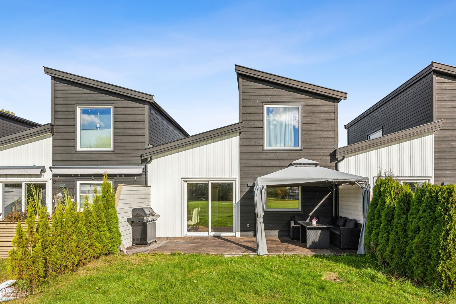 Oppvarming med luft-til-luft varmepumpe i kombinasjon med elektrisitet. Balansert ventilasjon Galleribilde