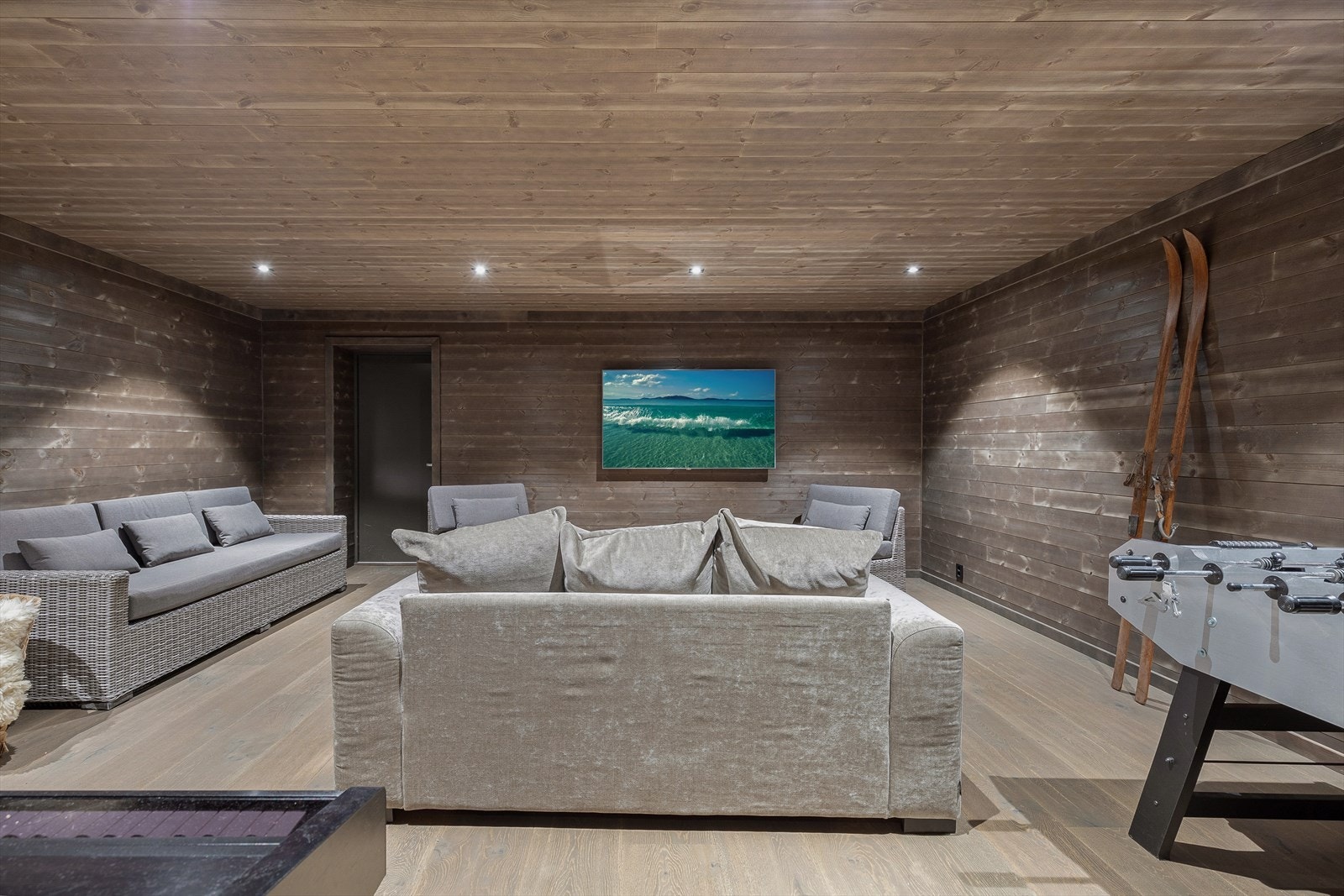 Stor kjellarstove med god plass til familiehygge etter lange dagar i skibakken. Galleribilde