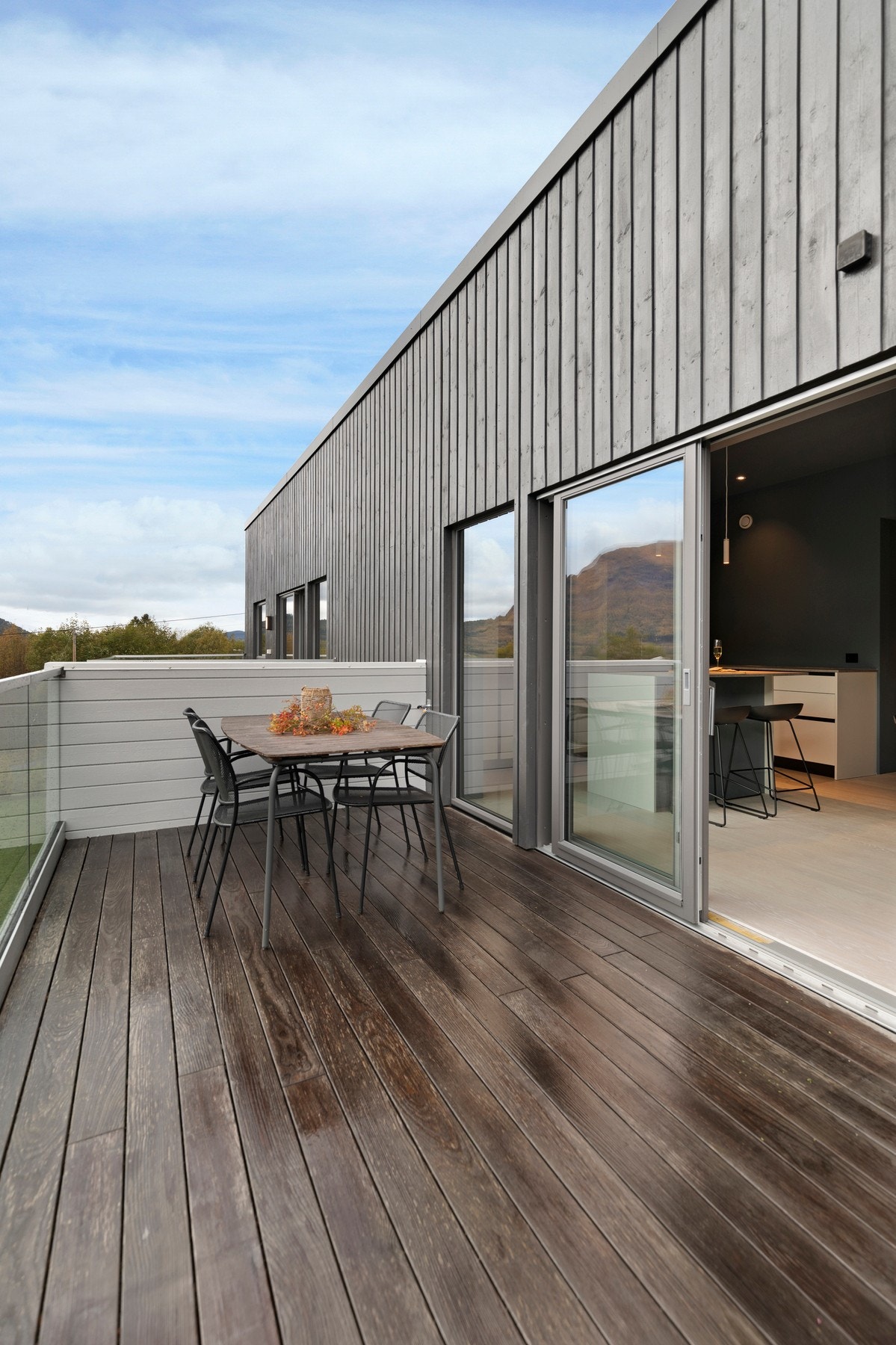 Fra stue er det utgang til sørvendt balkong på 16 kvm. Galleribilde