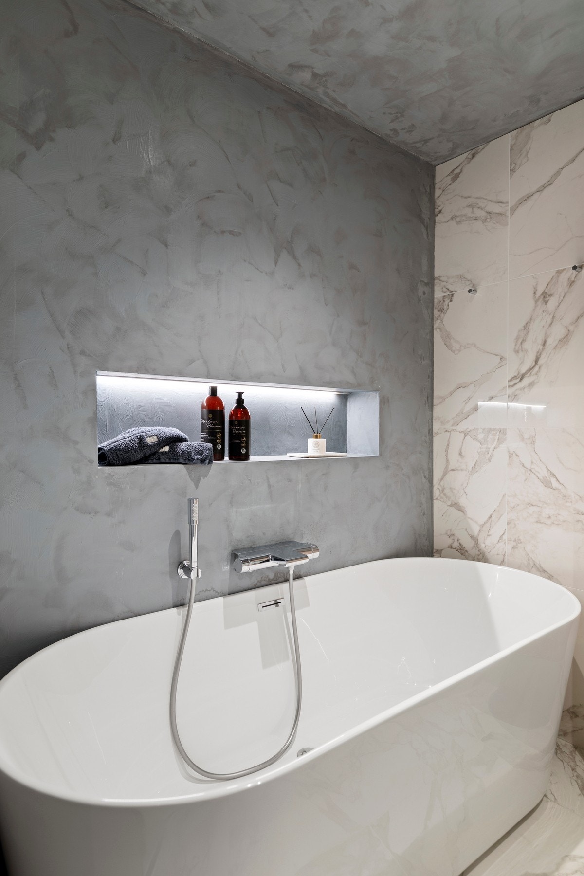 Badekar med lekker nisje. Galleribilde