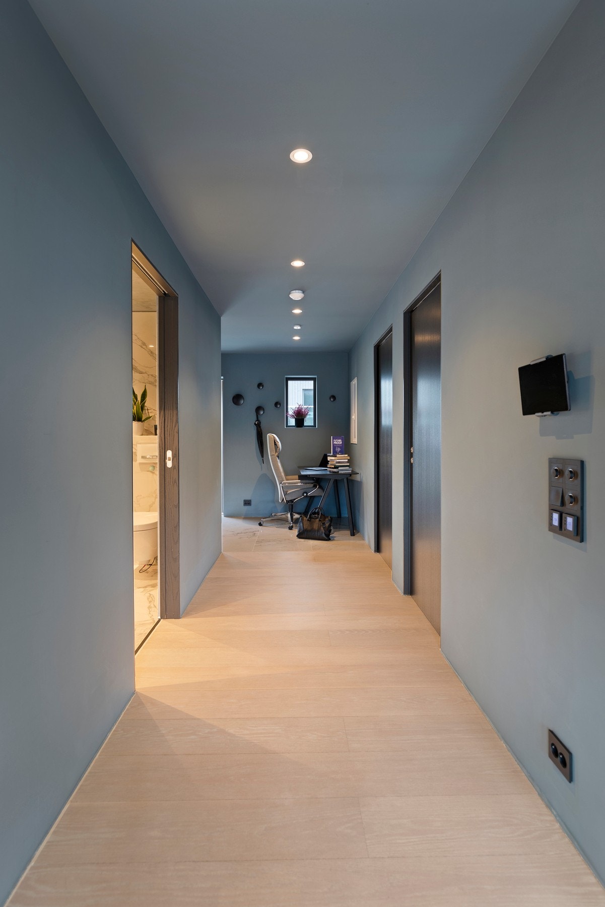 Gang - leiligheten har varmekabler i alle gulv og listefrie løsninger mellom gulv og vegg. Galleribilde