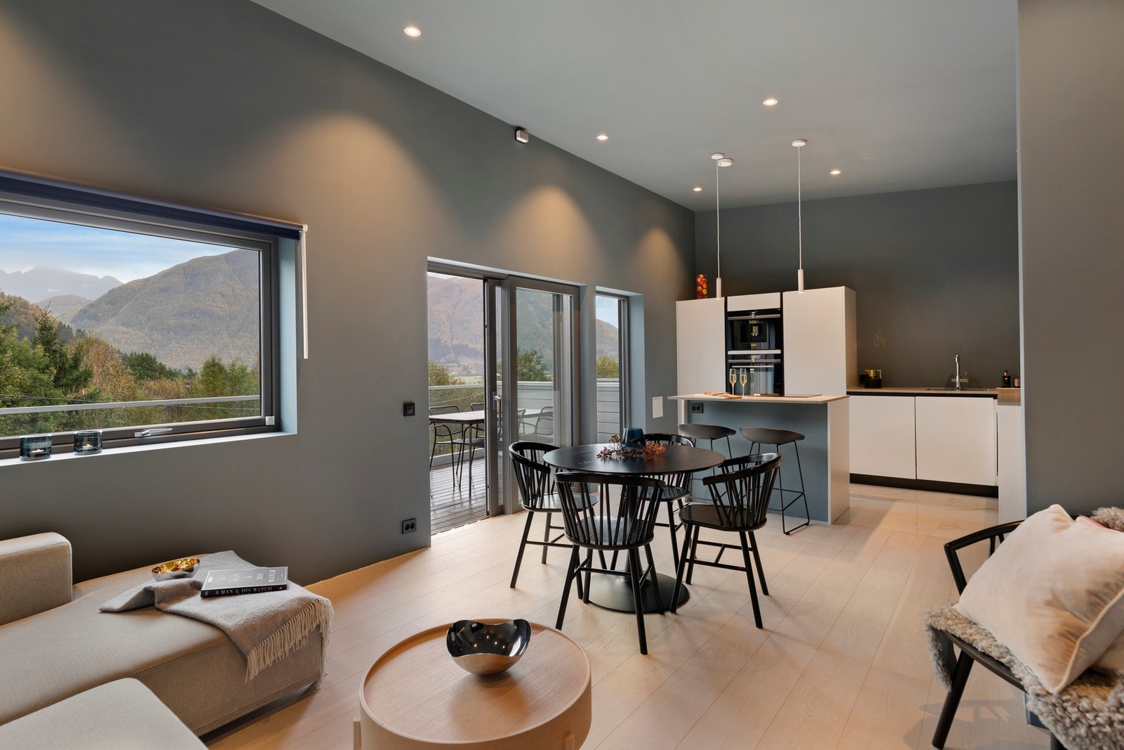 Leiligheten har påkostede løsninger og fremstår meget tiltalende. Galleribilde