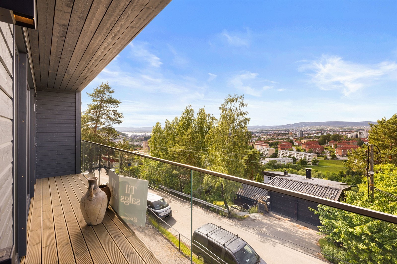 Her er det god plass til å innrede med sittegruppe og bord. (Bilde er fra 26 A med identisk standard og speilvendt planløsning). Galleribilde