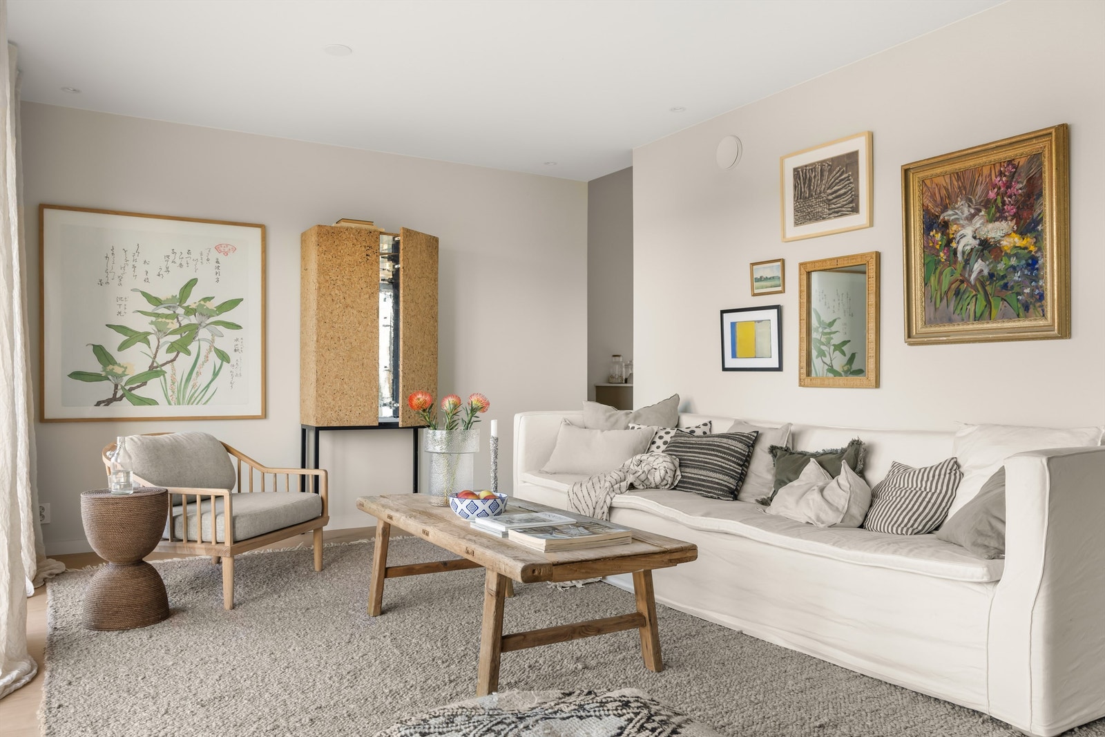 Dette er en nyoppført halvpart tomannsbolig, ferdigstilt i primo 2025. (Bilde er fra 26 A med identisk standard og speilvendt planløsning). Galleribilde