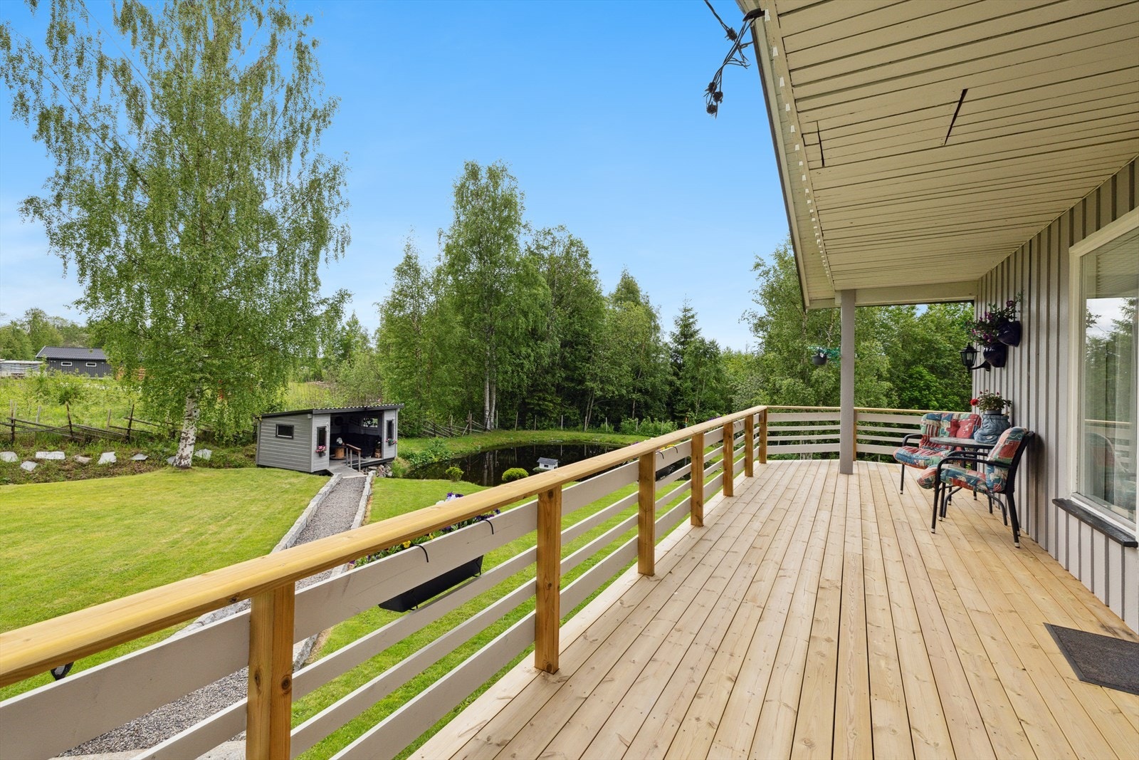 Terrassen er på ca. 34 kvm som gir gode møbleringsmuligheter. Galleribilde