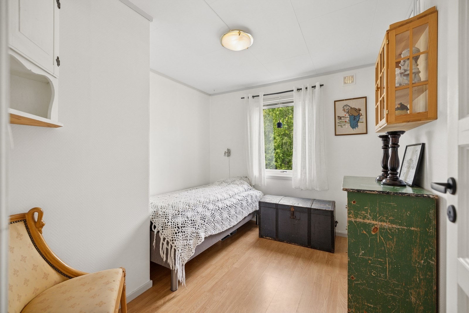 Alle soverommene er av god størrelse med plass til senger og tilhørende møbler. Galleribilde