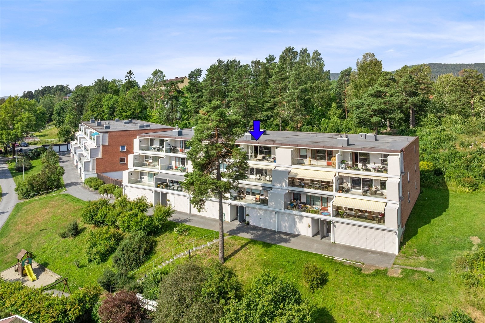 Sameiet ligger tilbaketrukket og rolig til i et svært attraktiv område på Bekkestua rett ved turstier, skoler og barnehager. Galleribilde