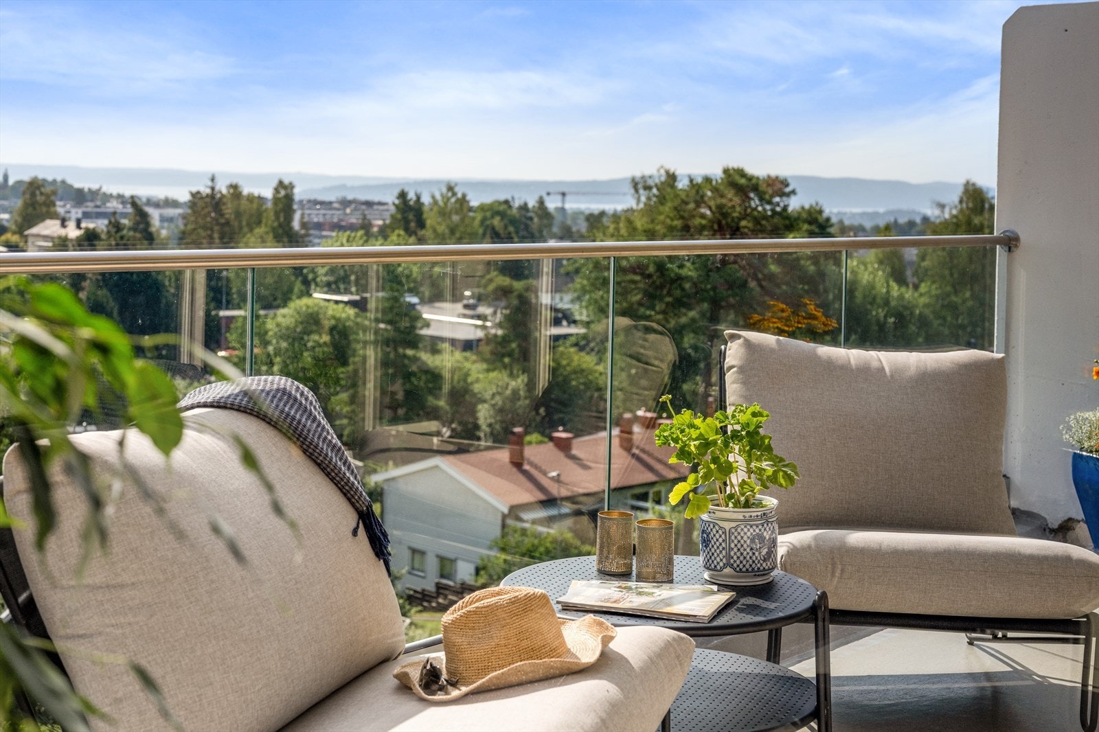 Her nyter du flott utsikt til fjorden og over Bekkestua. Galleribilde