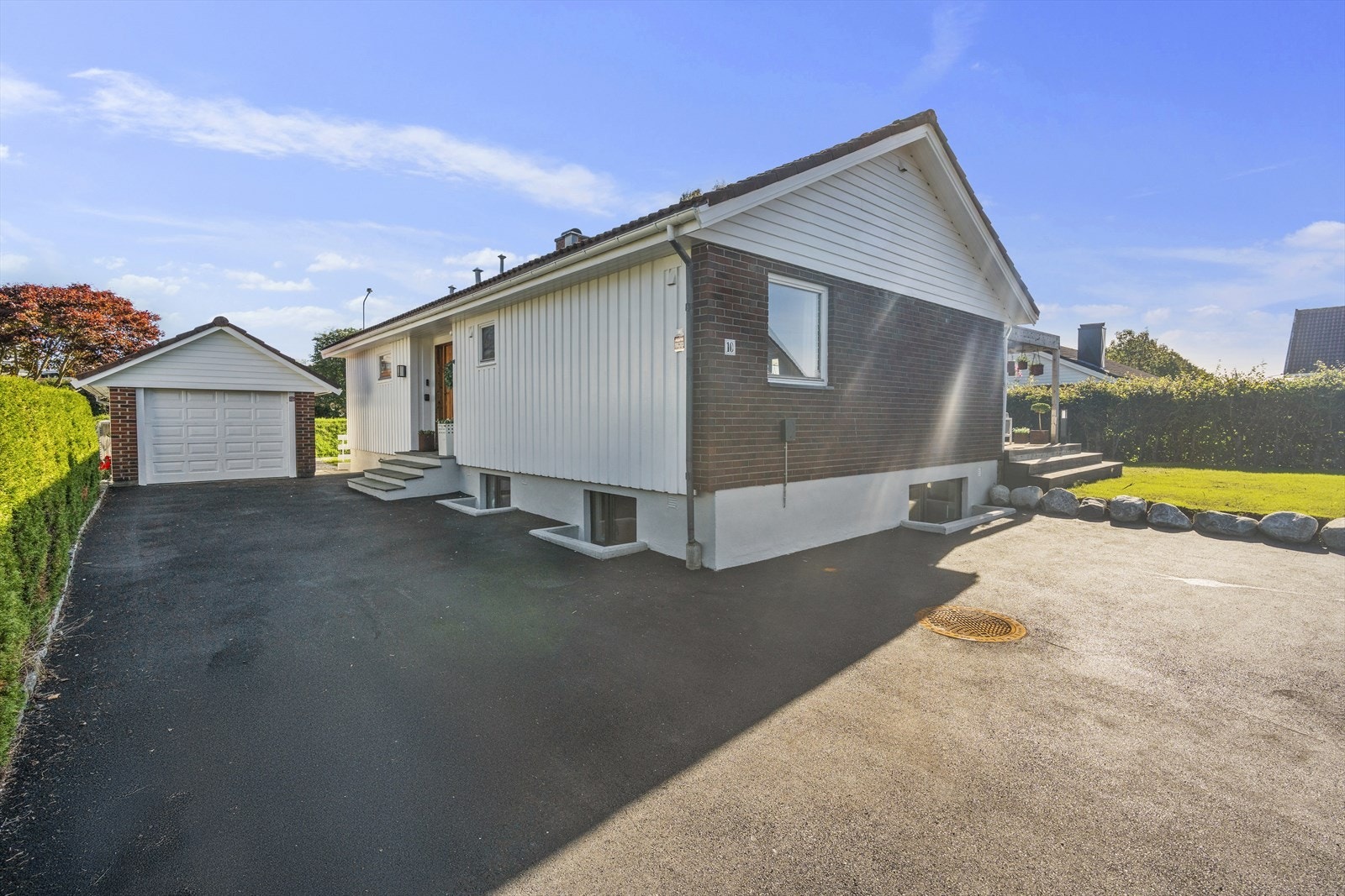 God plass til parkering i gårdsrommet Galleribilde