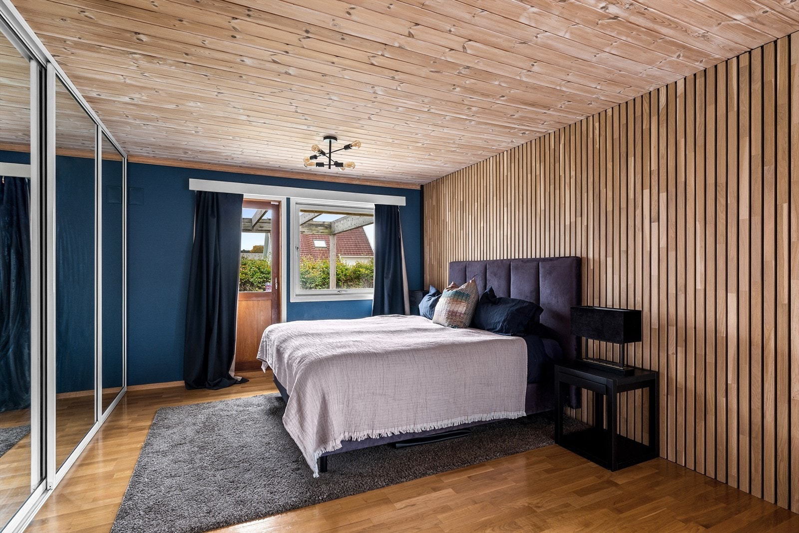 Soverommet i første etasje har direkte utgang til terrasse Galleribilde