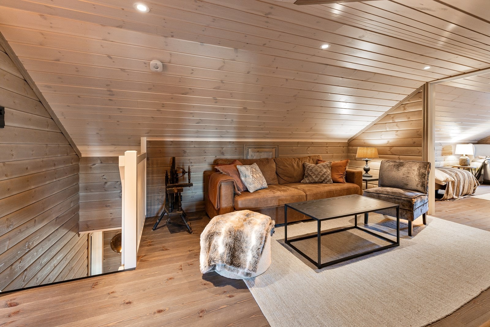 Loftstuen er et perfekt sted for å kunne trekke seg litt tilbake og nyte freden. Galleribilde