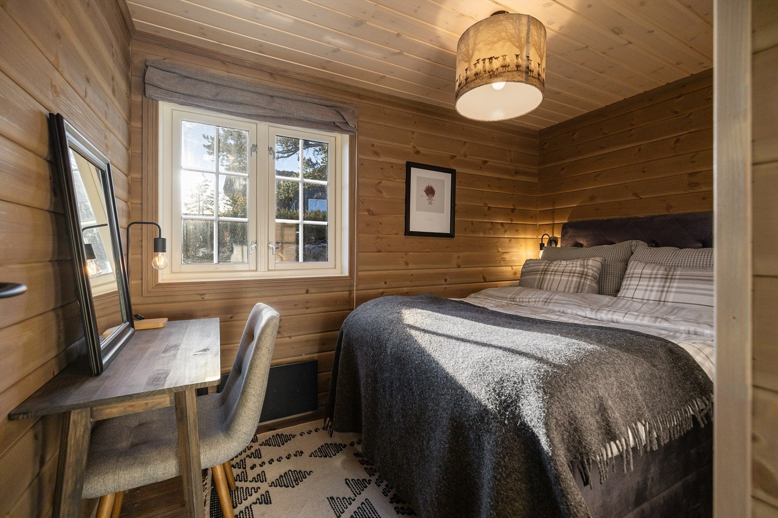 Soverom nr. 2 har også plass til dobbeltseng og garderobeløsning. Galleribilde