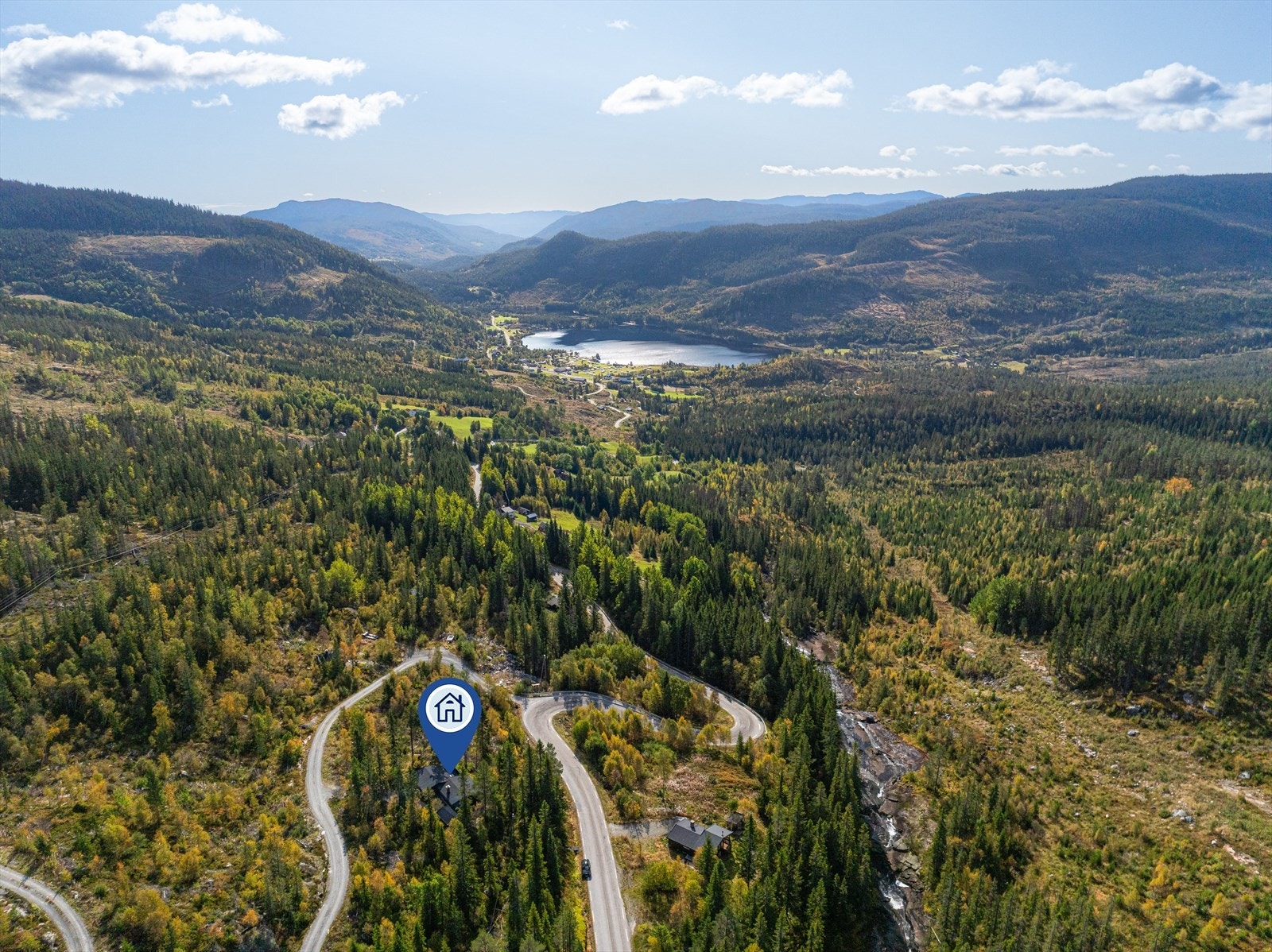 Det er for øvrig kort vei til Tuddal Høyfjellshotell og Gildehallen som kan tilby både inne- og utecafé med gode matretter, ølsmaking og ferske bakevarer. Galleribilde