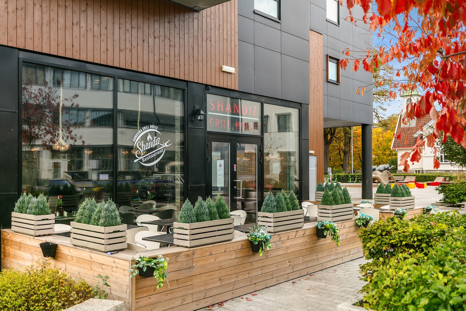 "It takes a village", her har bebyggelsen en vellykket sentrering rundt hyggelige samlingssteder som Shandiz grill Galleribilde