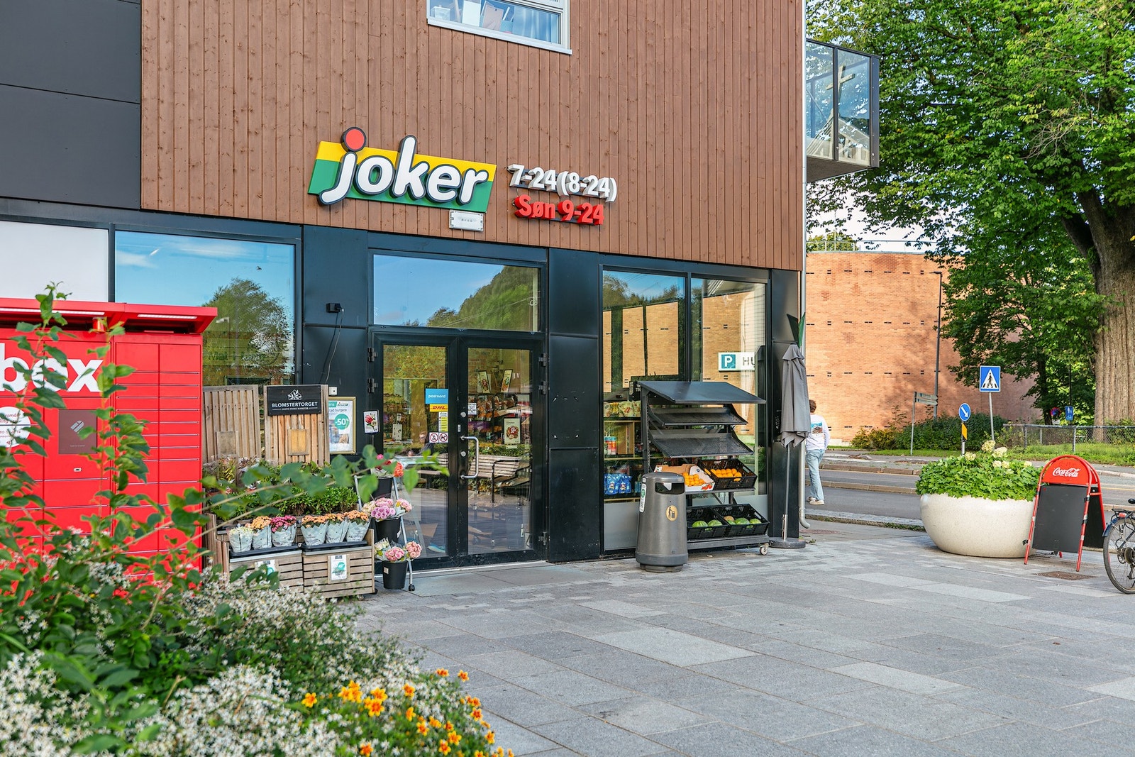 Elias Smiths plass gir tilgang til søndagsåpen Joker og en rekke hyggelige spisesteder på gateplan Galleribilde