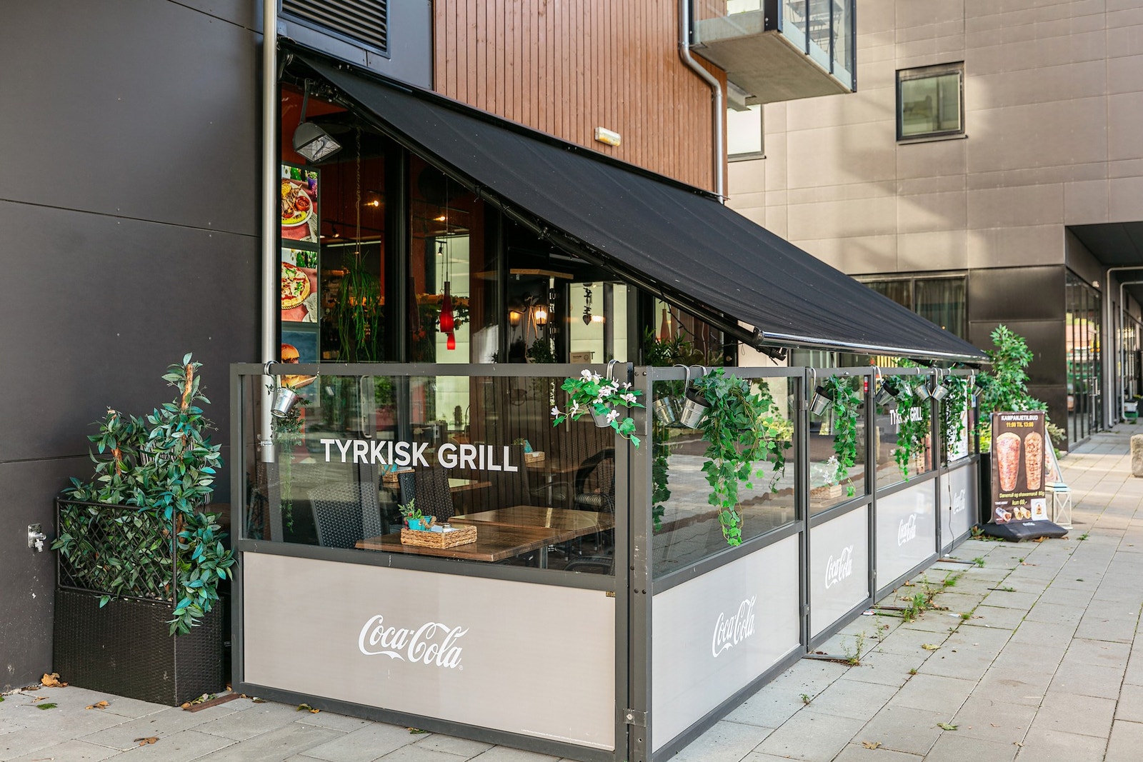Rett over plassen er det også fristende tilbud hos Sandvika pizza, Wu restaurant og Osmani tyrkisk grill Galleribilde