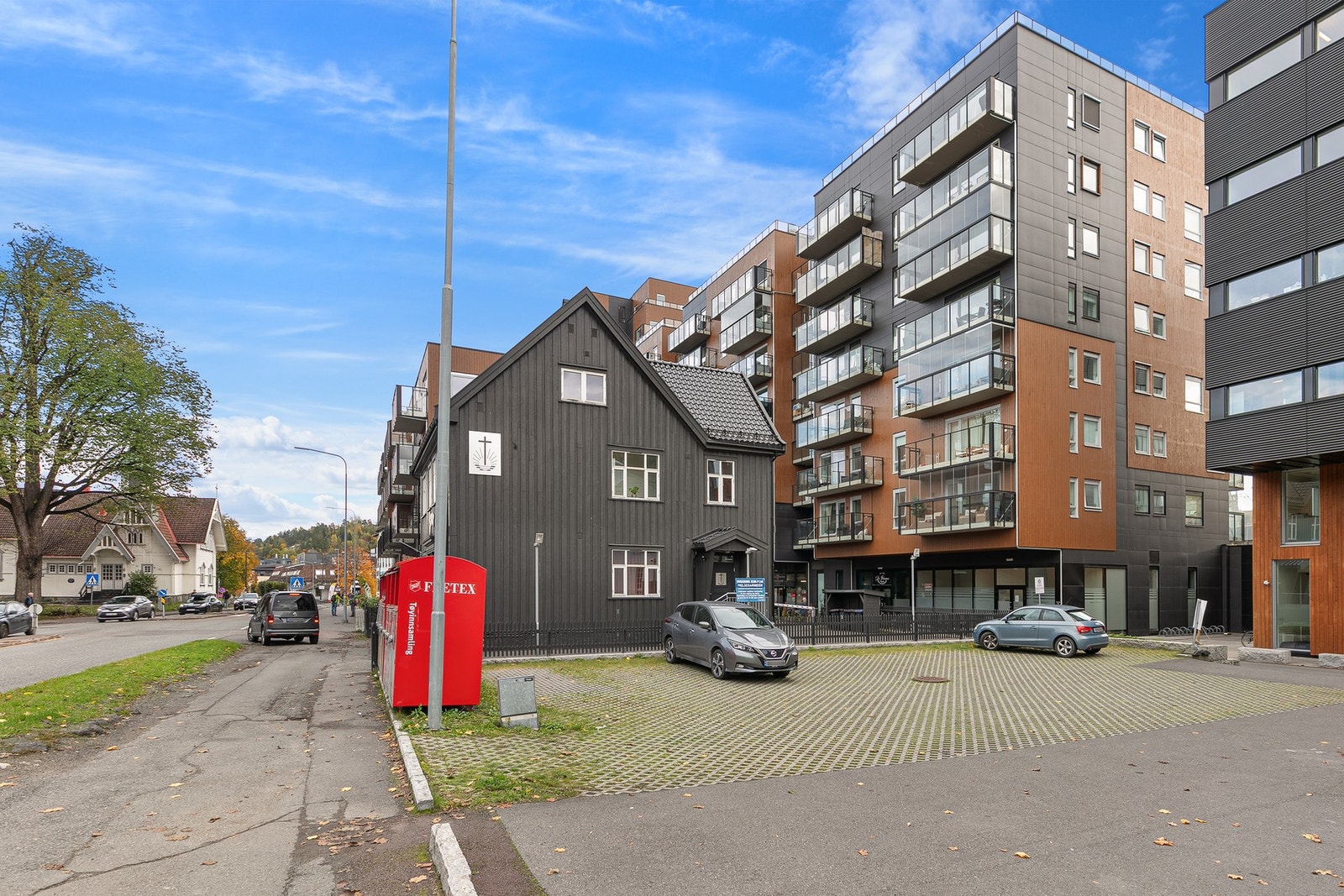 Elias Smiths vei 20 ligger tilknyttet den gamle småhusbebyggelsen ved elva Galleribilde