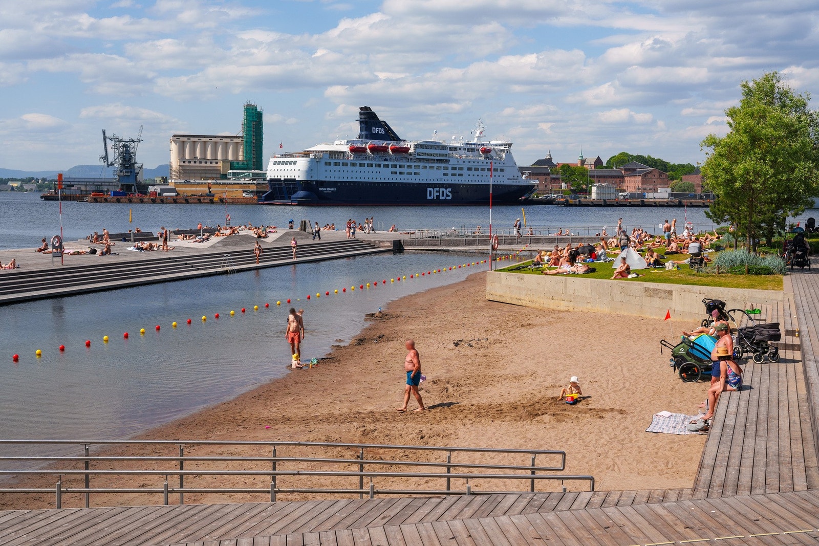 Sørenga sjøbad er kort spasertur unna. Galleribilde