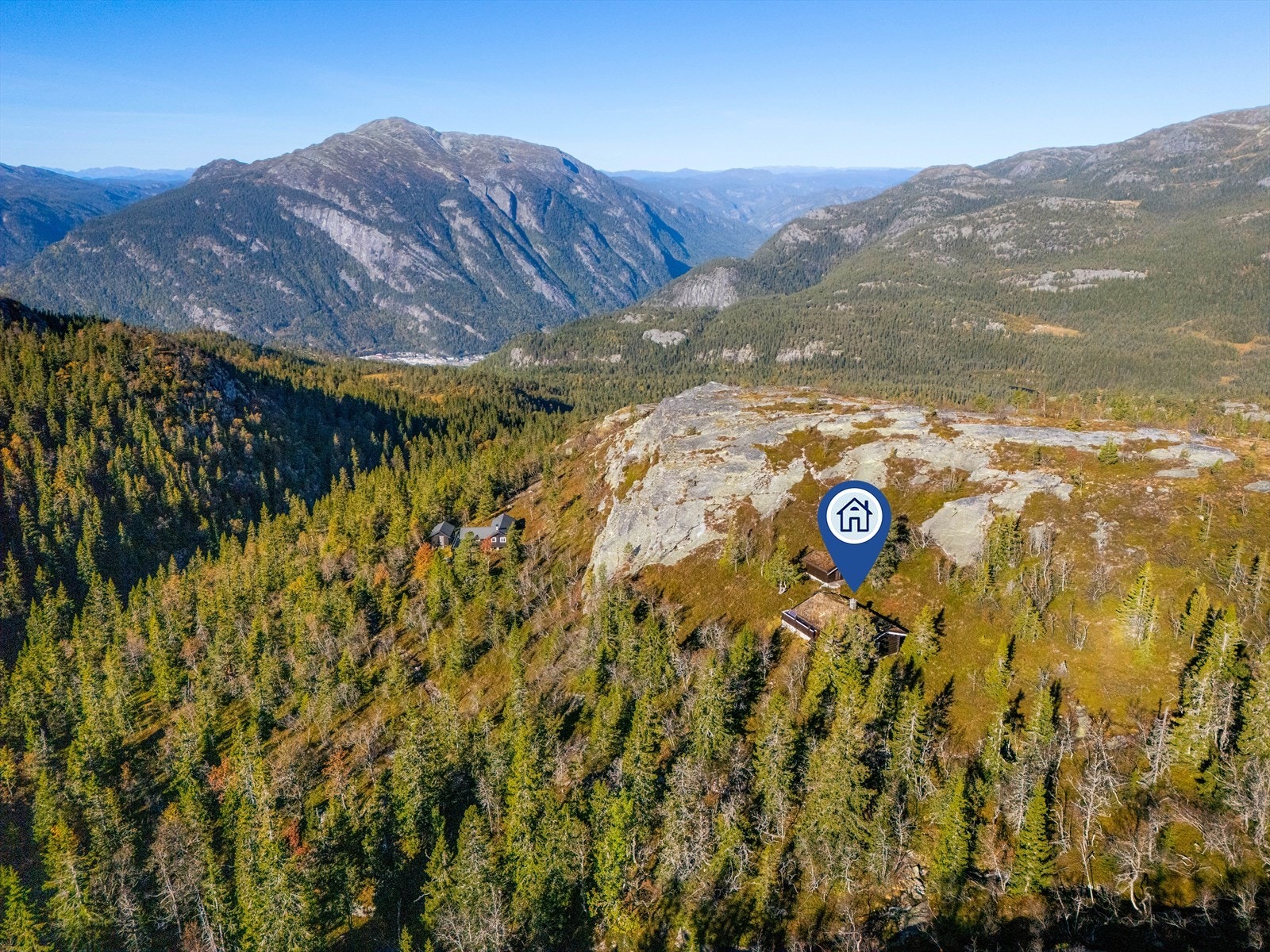 Hytta har en fantastisk beliggenhet med gode sol og lysforhold. Galleribilde