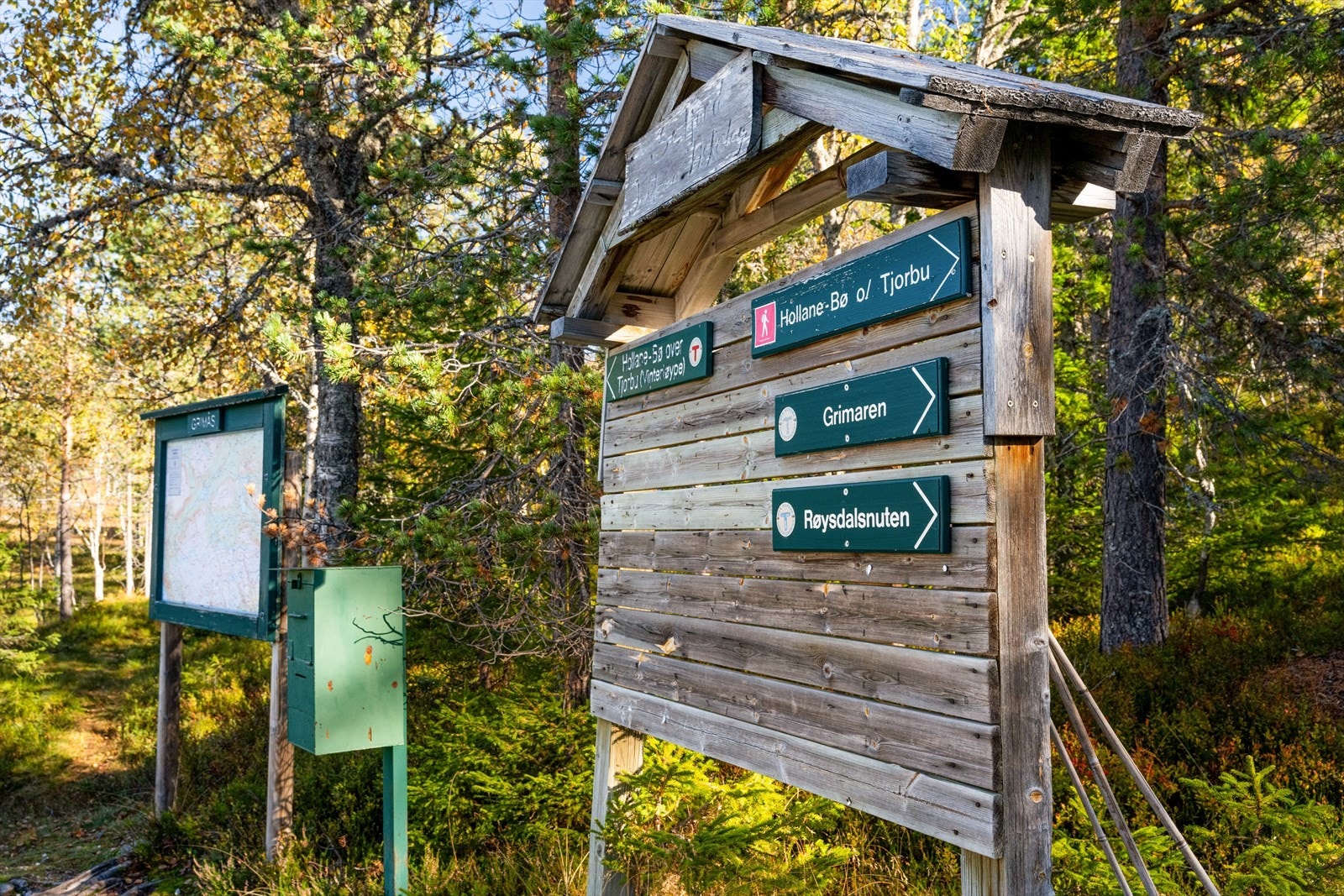 Lifjell har mange steder hvor man kan oppleve uberørt natur og villmark. Mange gode fiskevann innover fjellet, kun en fin fottur unna. Galleribilde
