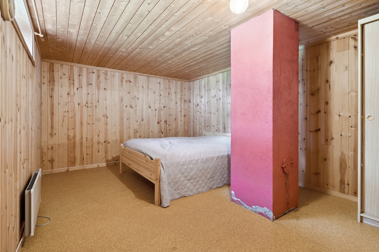 Innredet rom kjeller som ikke er godkjent til varig opphold Galleribilde