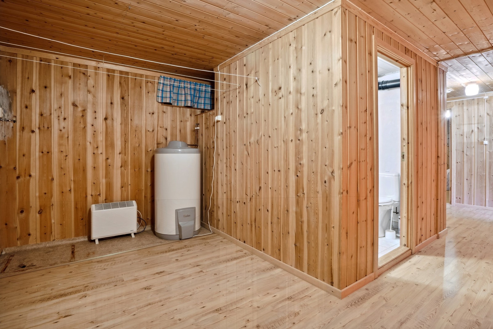 Kjellergang med tilgang til bad Galleribilde