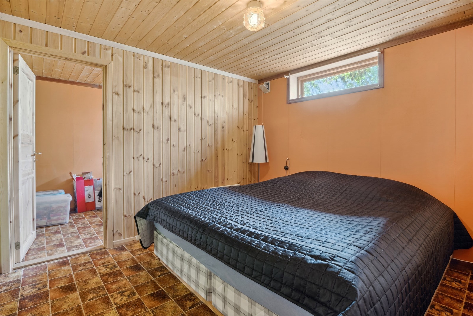 Innredet rom kjeller som ikke er godkjent til varig opphold Galleribilde