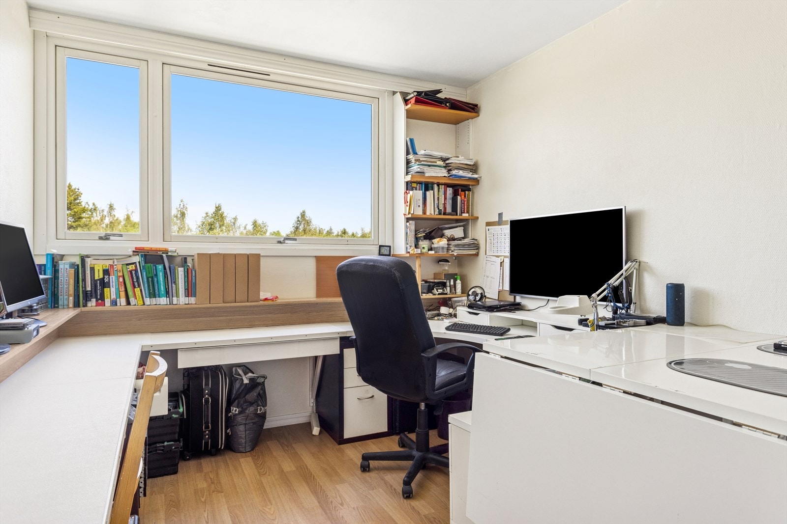 Soverom innredet som kontor. Galleribilde