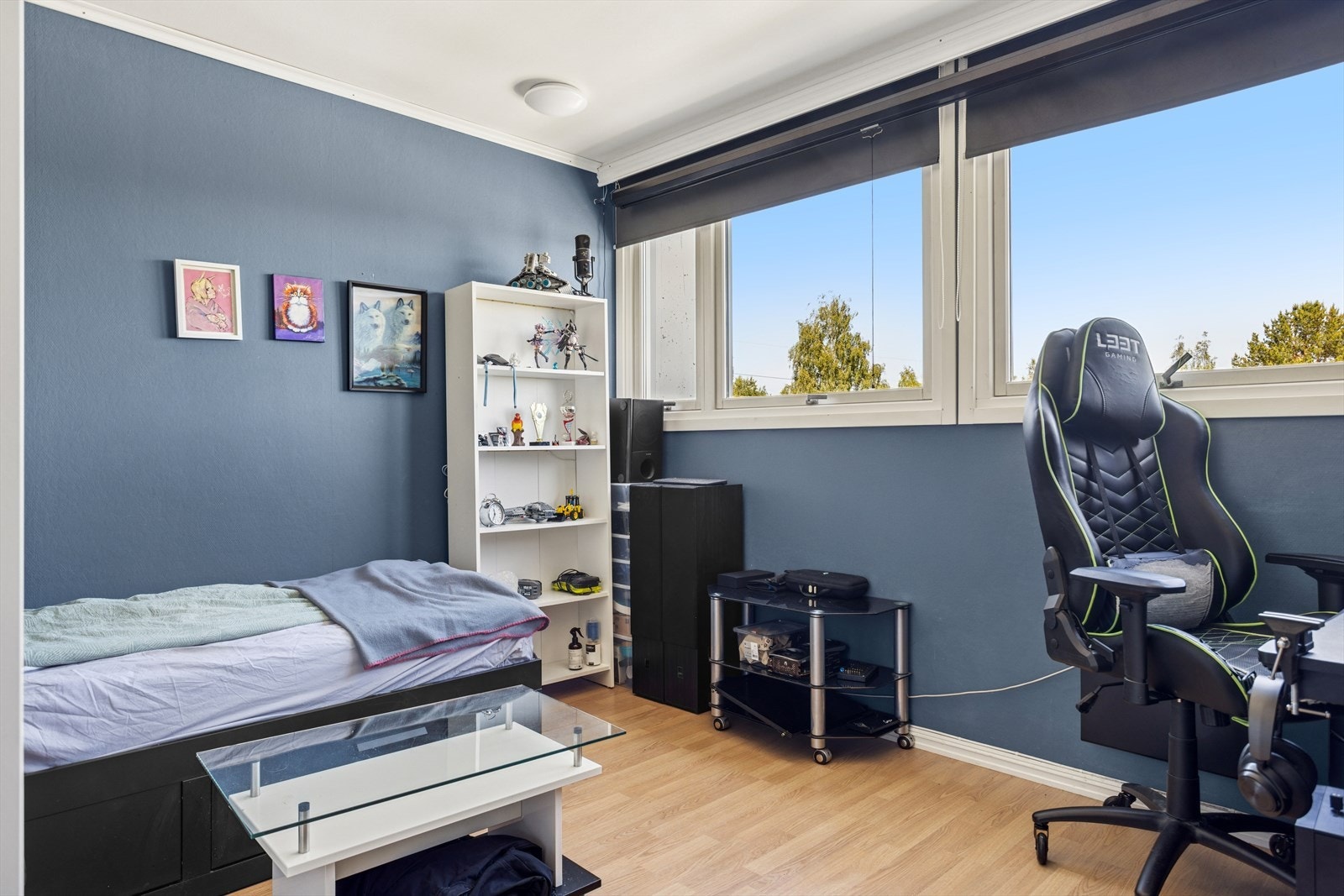 Det andre soverommet er også romslig og du har plass til seng og annet ønskelig møblement. Galleribilde