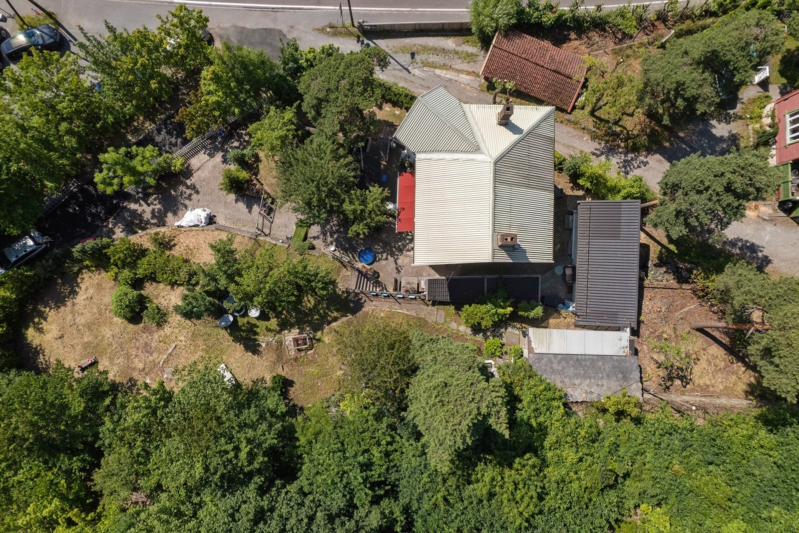 Dronebilde av eiendommen. Galleribilde