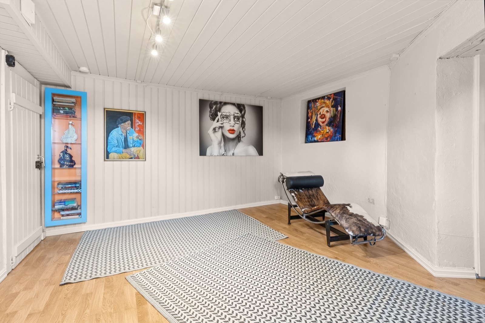 Rom i kjeller - Byggemeldt som "Div".
Ikke godkjent for varig opphold. Galleribilde