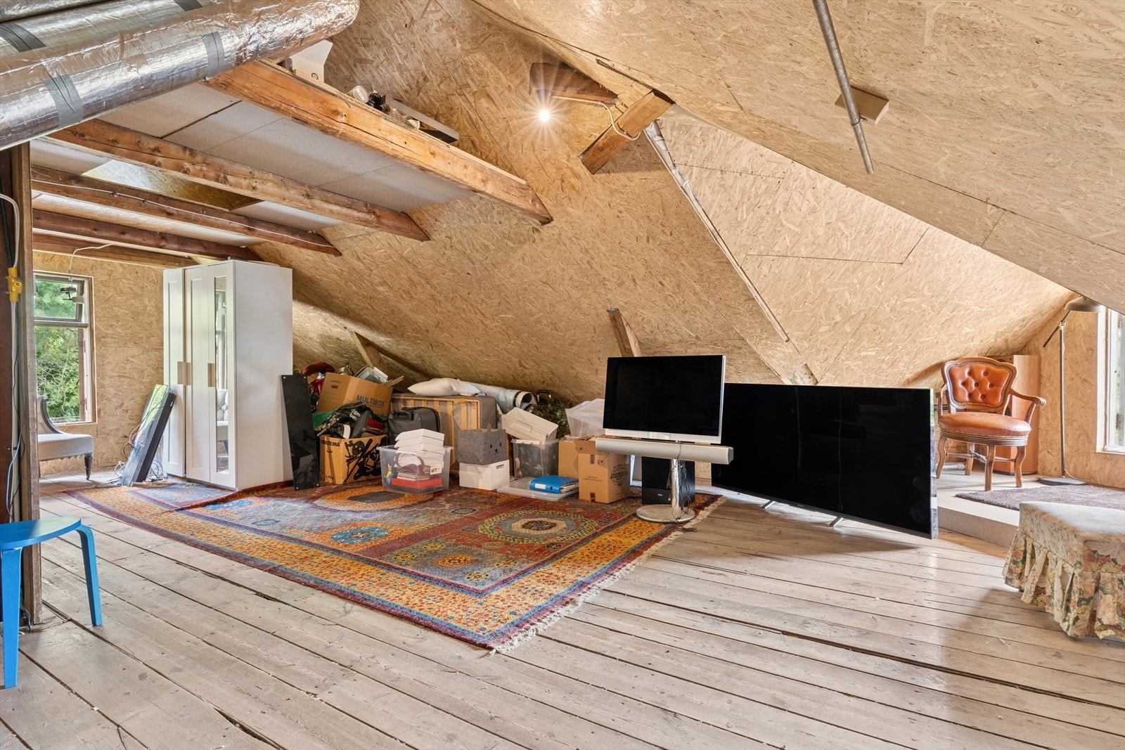 Uinnredet loft med god plass. Galleribilde