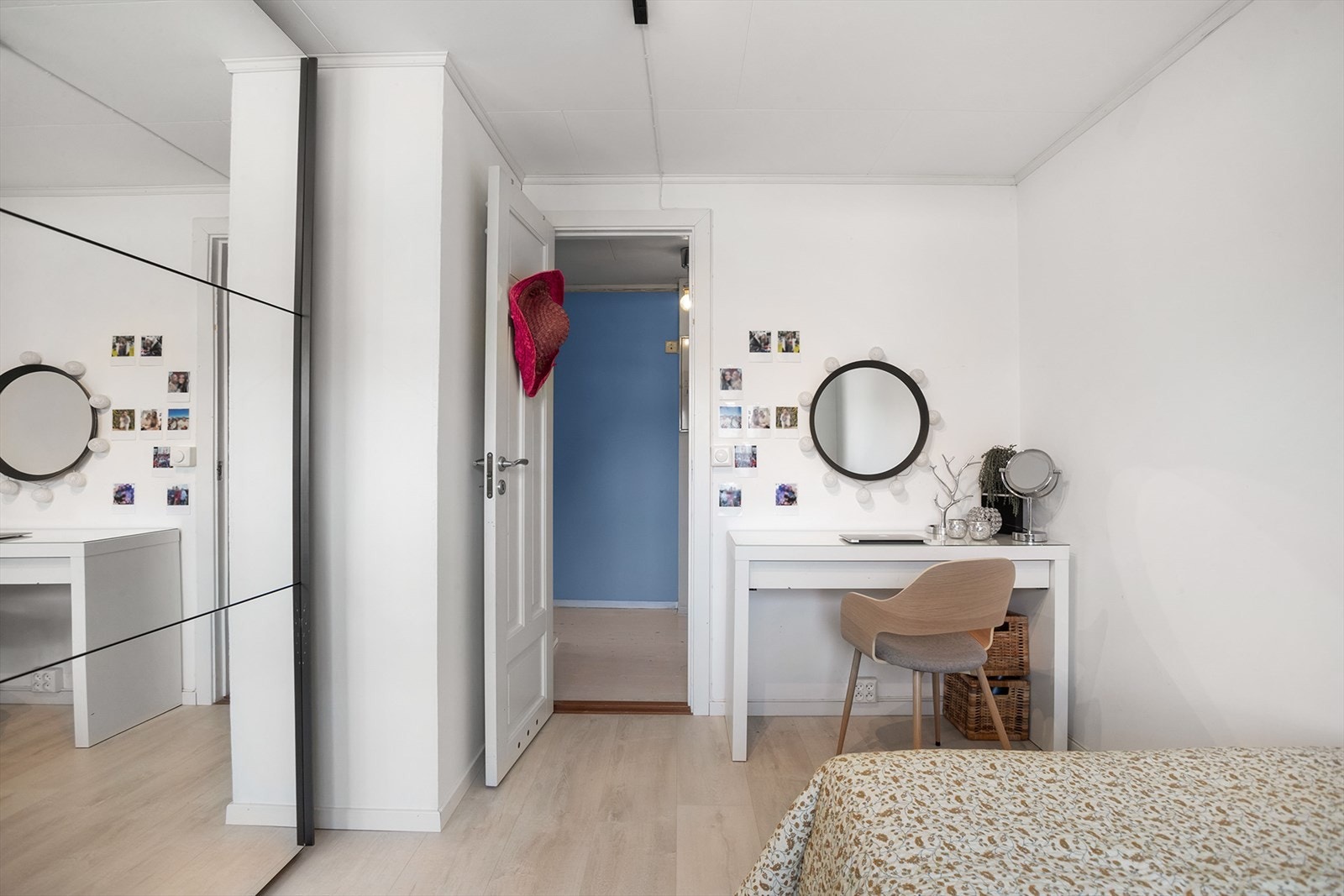 Soverom to med raus garderobe Galleribilde