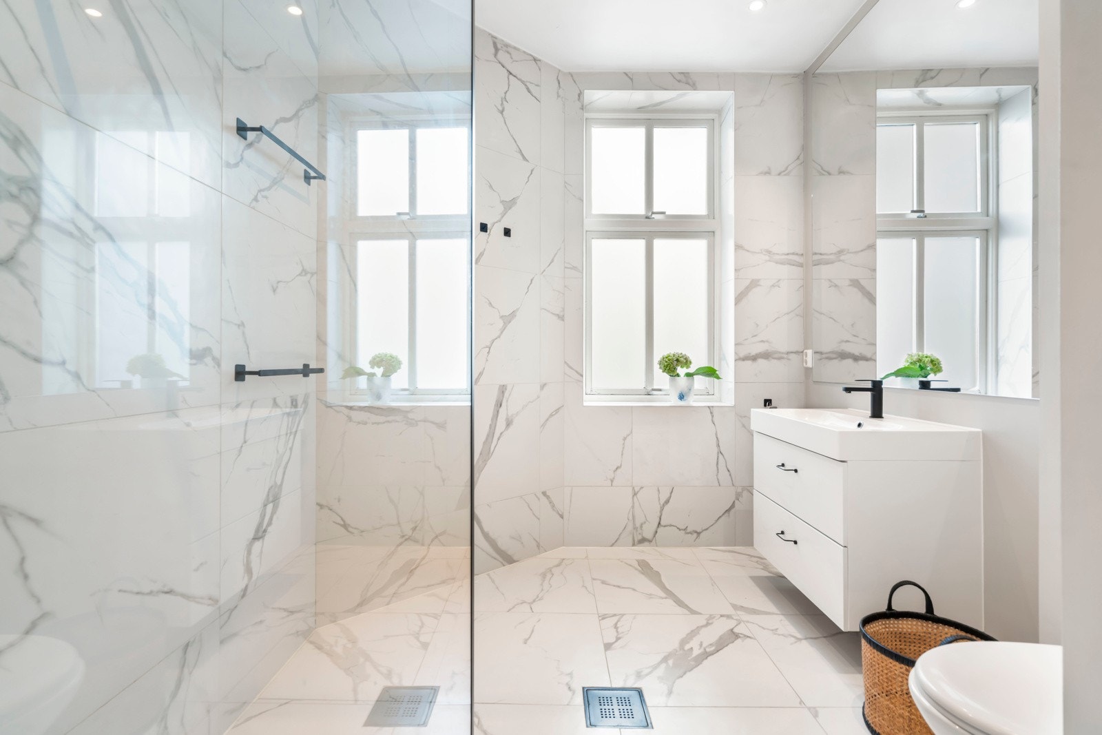 Pent baderom fra 2019 med varmekabler i gulvet. Galleribilde