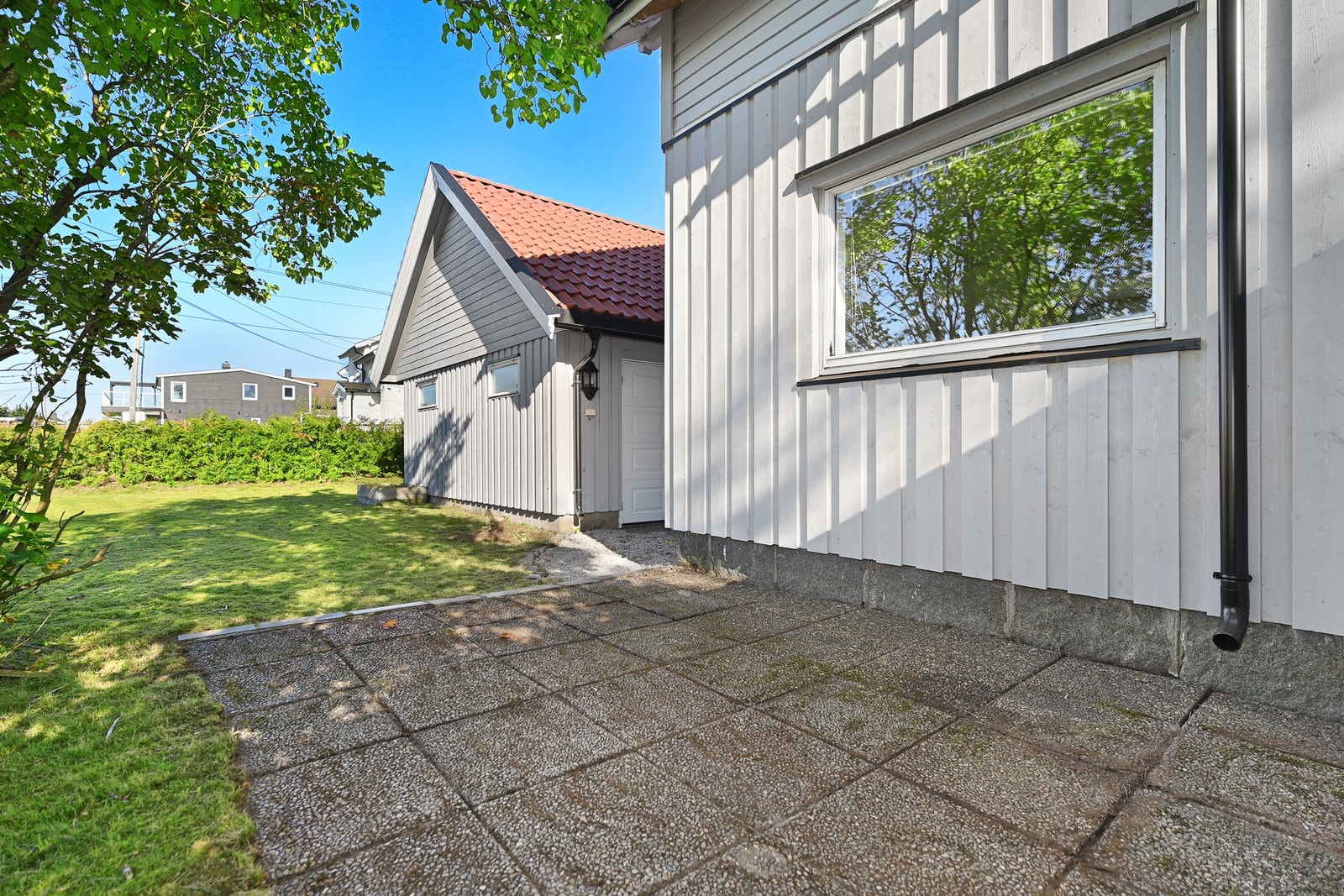 Uteplass på baksiden av huset. Galleribilde