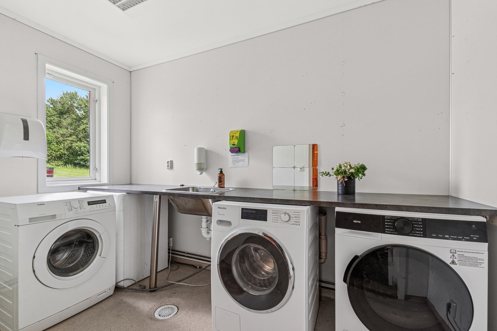 Vaskerom Galleribilde