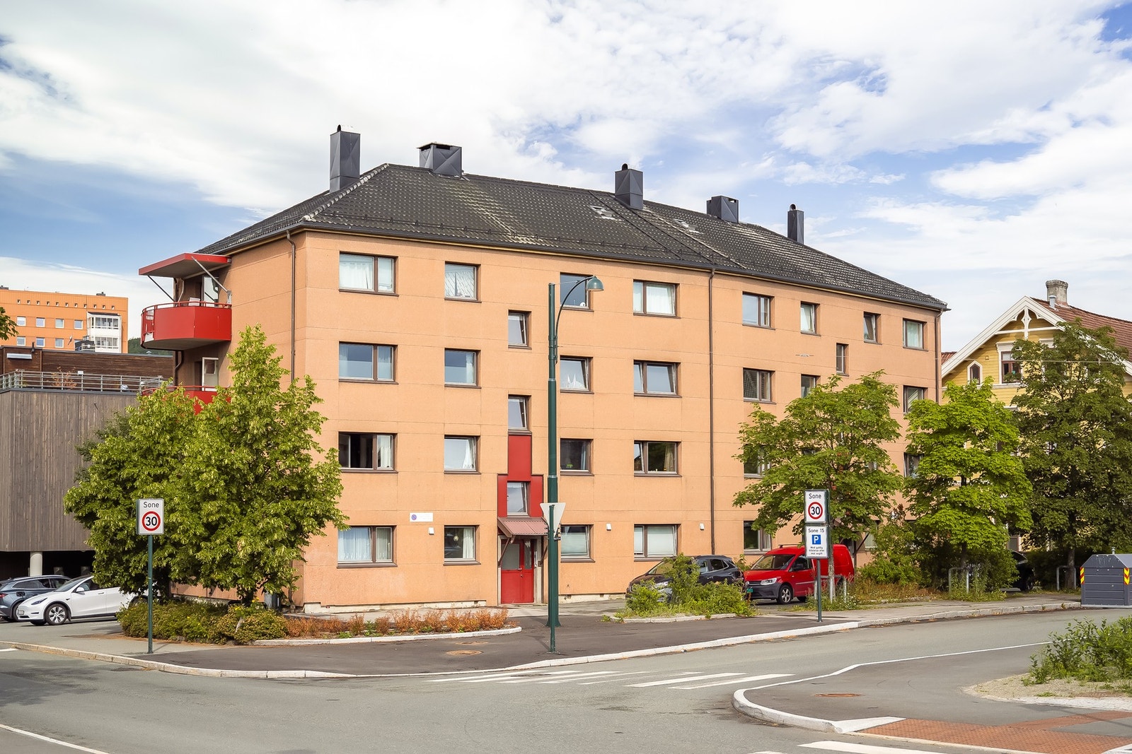 Selve bygget ble oppgradert i 2013 med bl.a. nytt tak og nye vinduer. Galleribilde