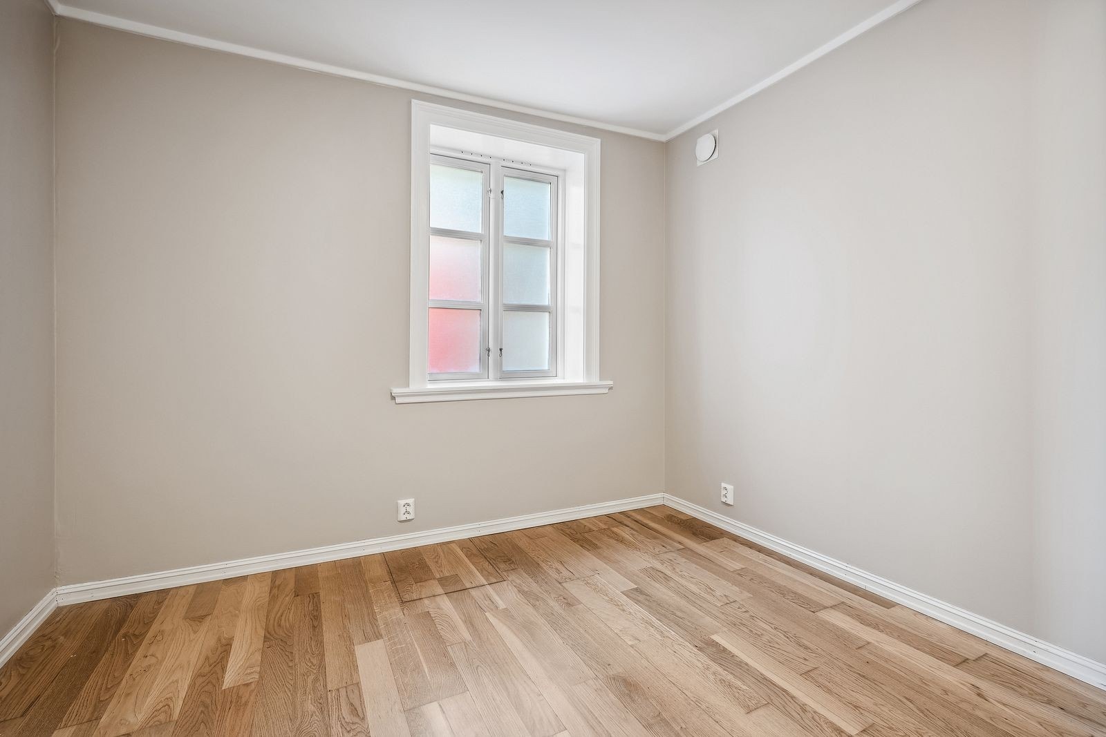 Stort nymalt soverom Galleribilde