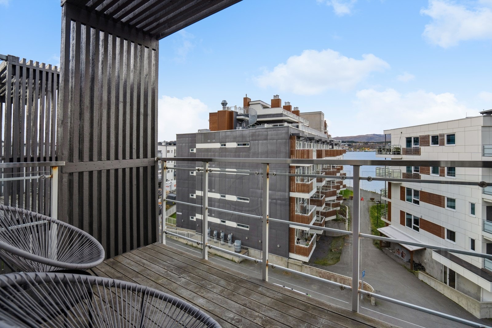 Dette er en pen 2-roms andelsleilighet beliggende i byggets øverste etasje. Galleribilde