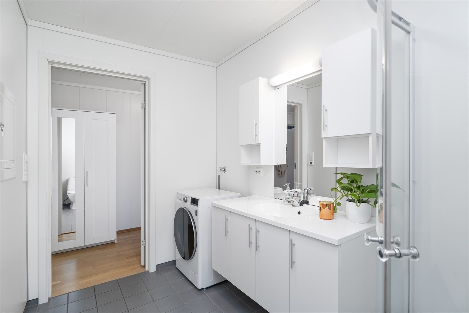 På badet har man også opplegg for vaskemaskin. Galleribilde