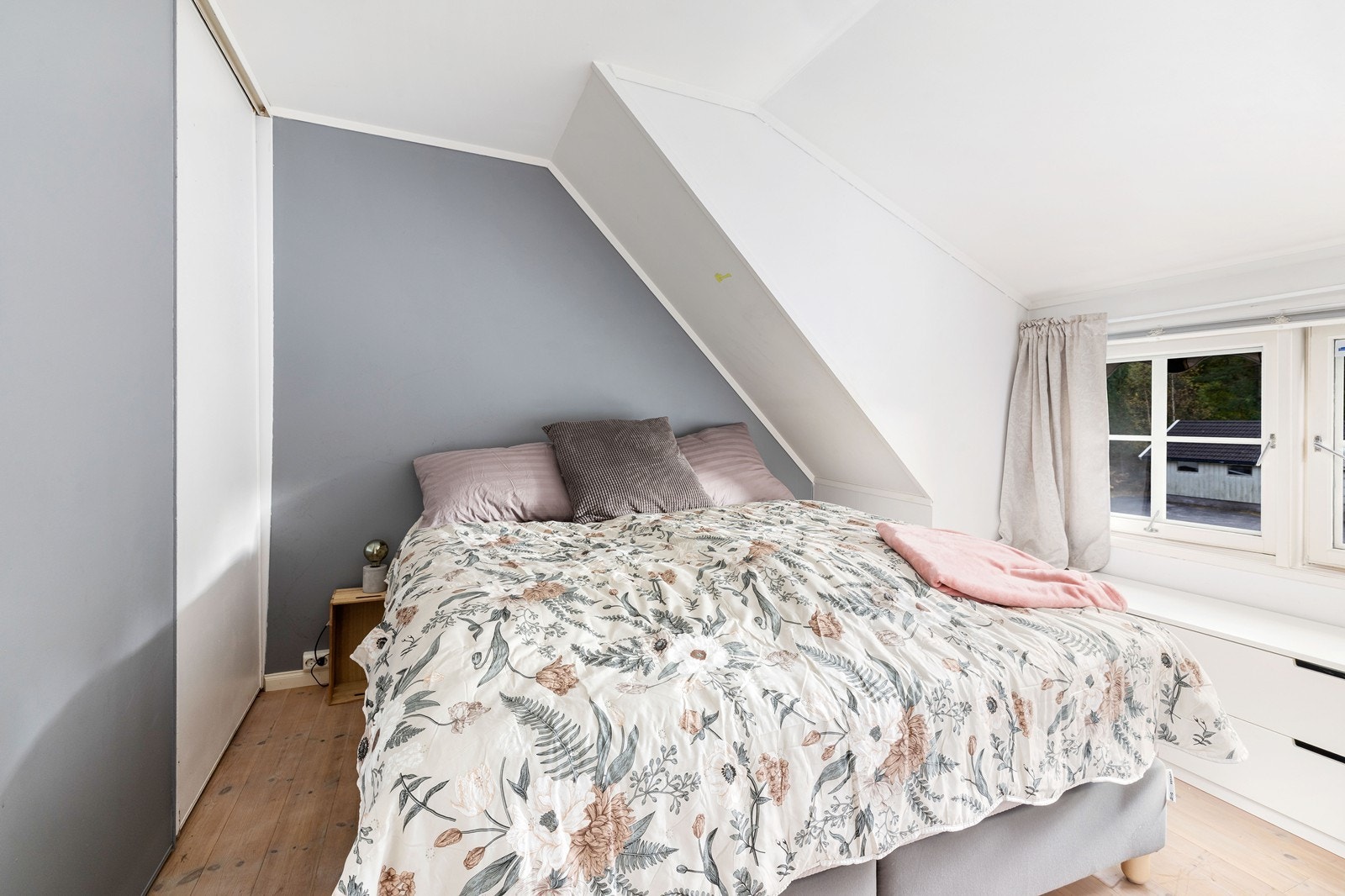 2. etasje består av 3 soverom. Galleribilde