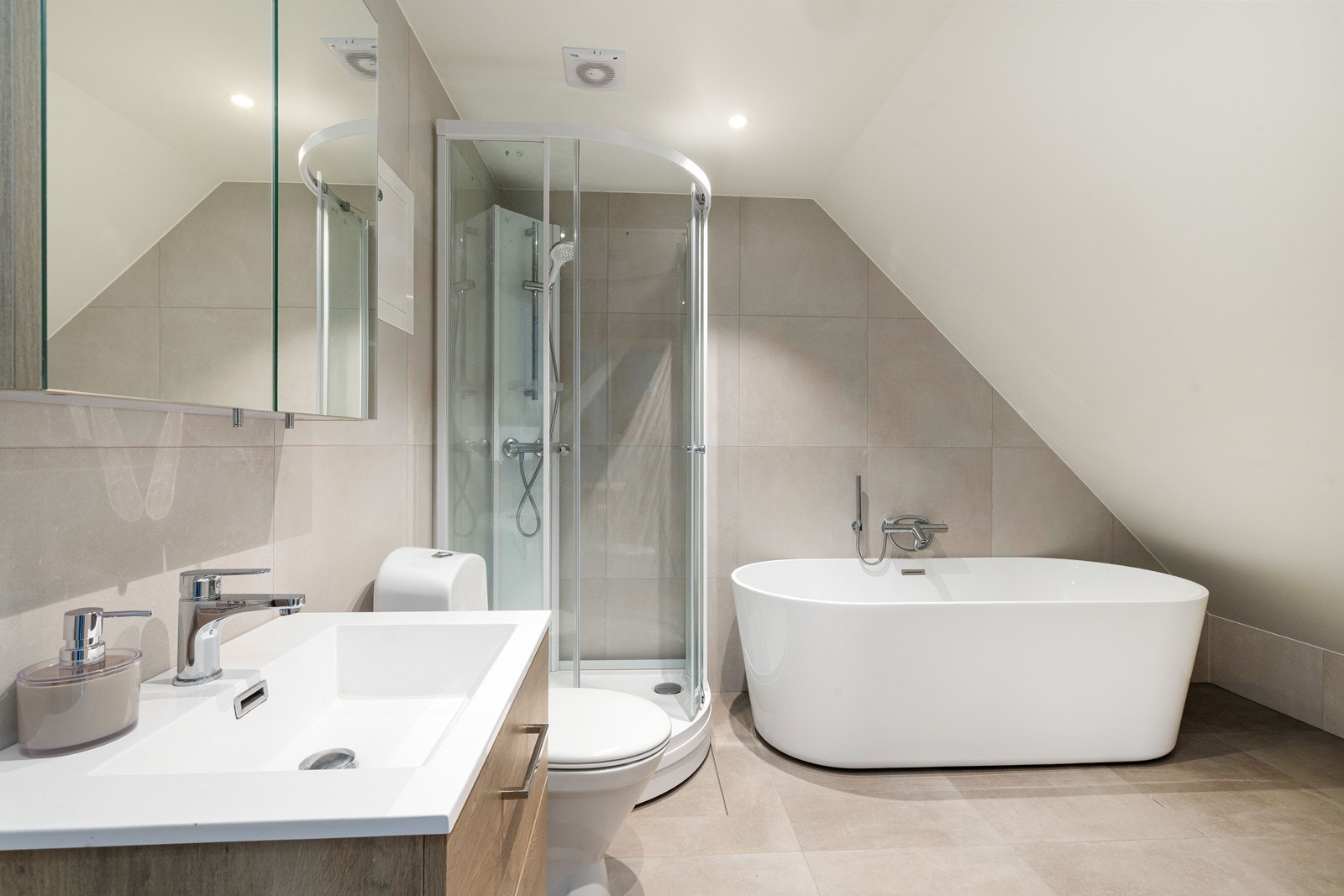 Nyrenovert bad. Galleribilde