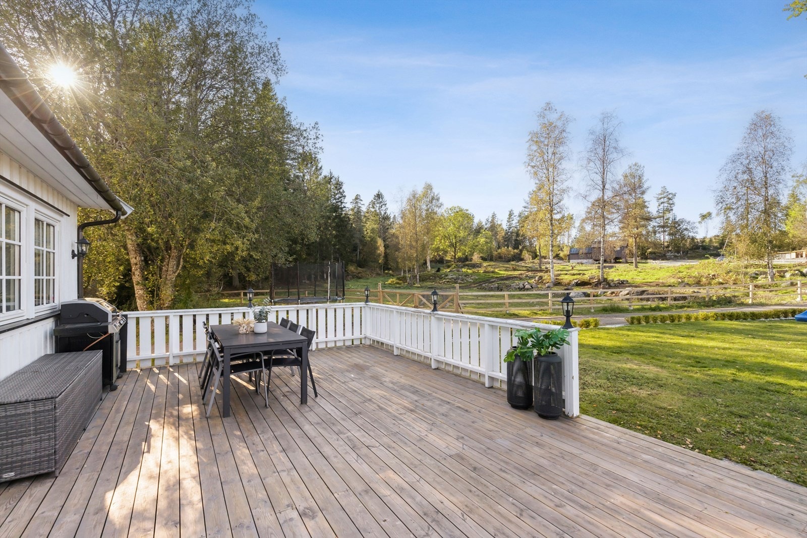 Her kan barna leke trygt, og du kan nyte rolige dager i grønne omgivelser. Galleribilde