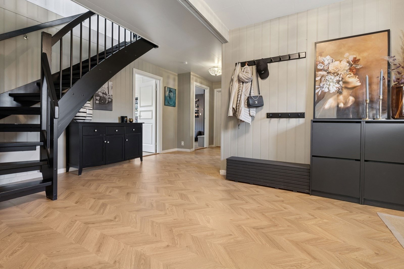 Fra entreen er det direkte tilgang til både bad og vaskerom. Galleribilde