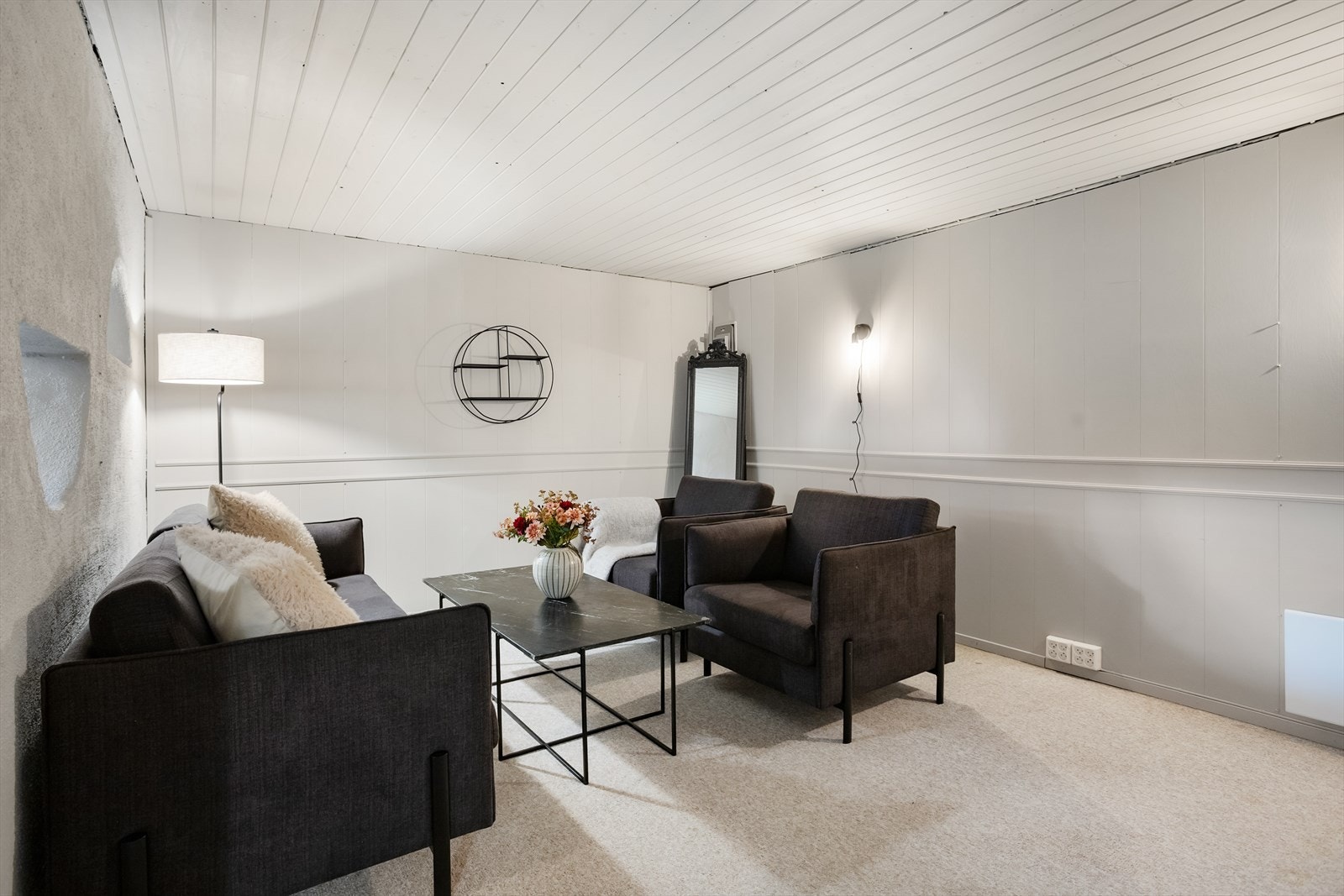 Stor kjellerstue med mange fine bruksmuligheter Galleribilde