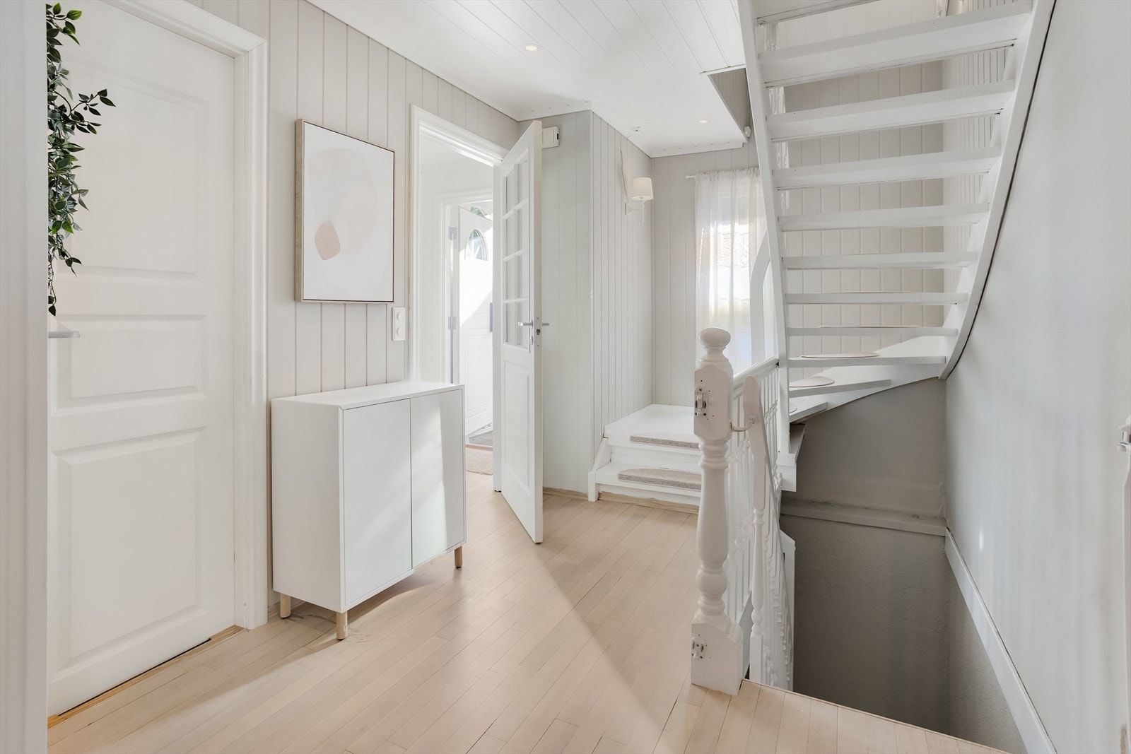 Gang/trapperom Galleribilde