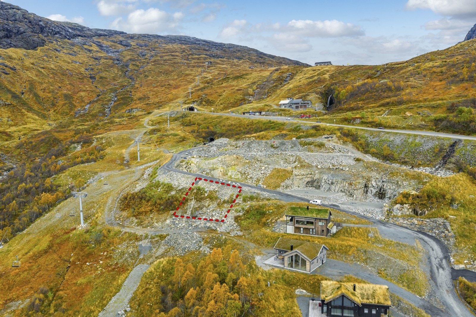 Hyttetomt med meget god beliggenhet. Ski in og ski out. Galleribilde