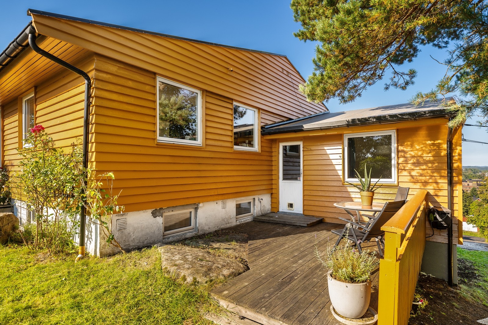 De to terrassene rundt huset måler til sammen ca. 58 kvm. Galleribilde