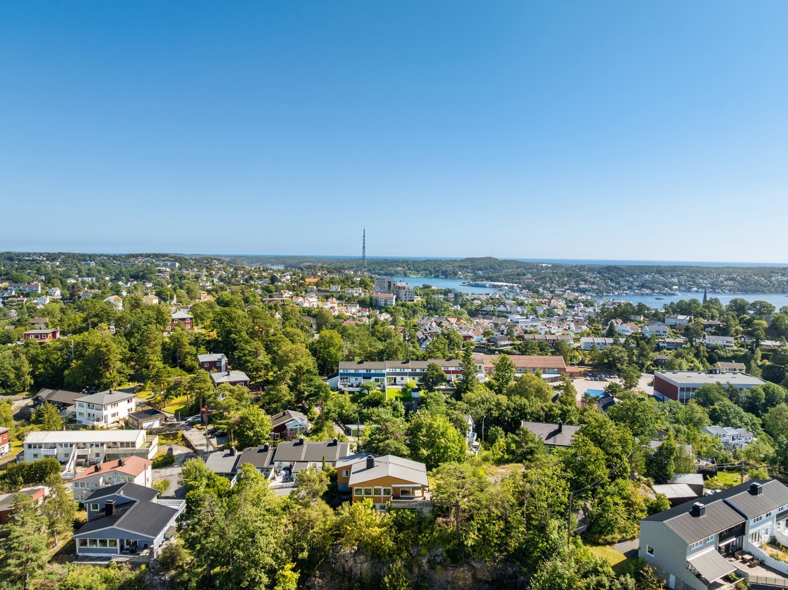 Boligen ligger i et etablert og barnevennlig området på Stinta. Galleribilde